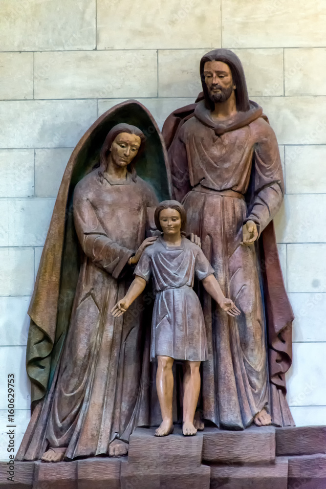 Naklejka premium Sagrada familia, catedral de la Almudena de madrid