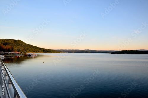 Obraz na płótnie Lake Solina view from the top of the dam at sunset w salonie