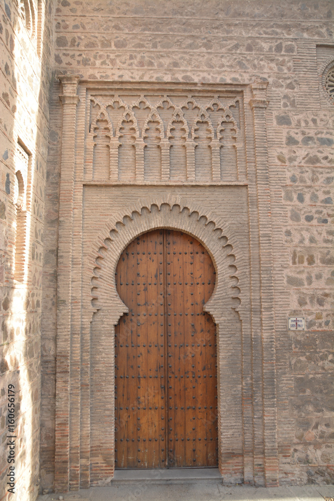 puerta antigua en toledo