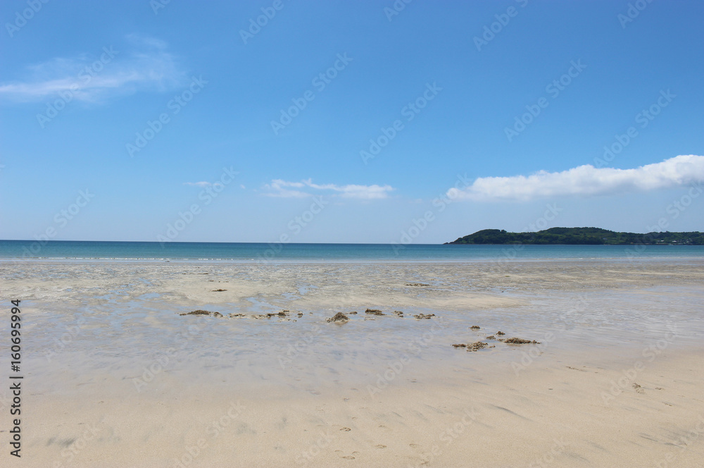 海と砂浜と青空