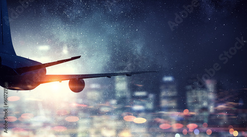 Fotografie Airliner in night sky