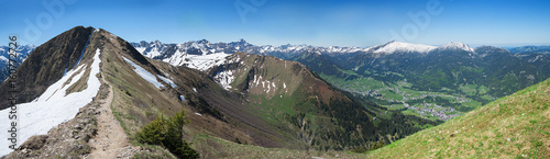 Gratweg am Fellhorn mit Blick ins Kleinwalsertal  Allg  uer Alpen