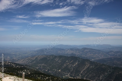 vue sur les monts du Vaucluse et du Luberon depuis le Mont Ventoux