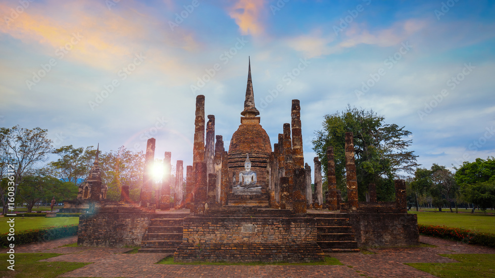 Obraz premium Wat Sa Si Temple at Sukhothai Historical Park, a UNESCO World Heritage Site in Thailand