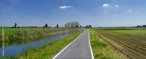 Bicycle lane along the Naviglio of Bereguardo (Italy)