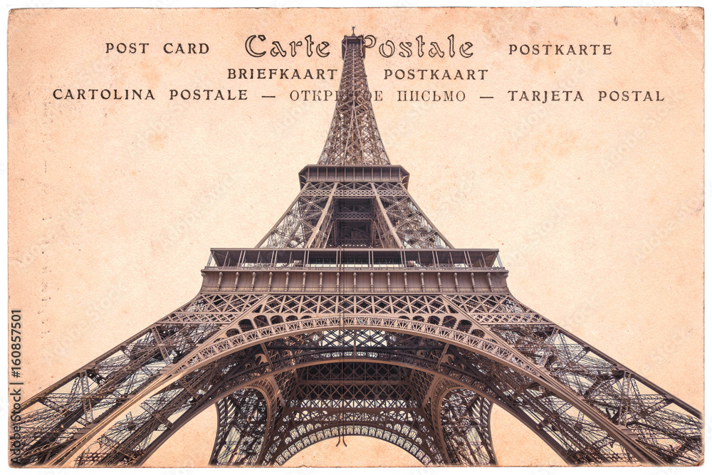Obraz premium Wieża Eiffla w Paryżu, Francja, kolaż na tle pocztówki w kolorze sepii, słowo „pocztówka” w kilku językach