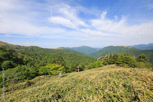 徳島県三好市 剣山山頂への遊歩道からの風景