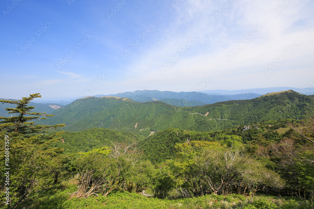 徳島県三好市　剣山山頂への遊歩道からの風景