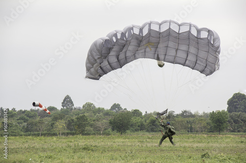 Parachute soldiers down to the ground