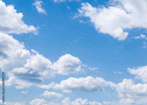 небо с облаками, шаблон и текстура для натяжных потолков © ggala