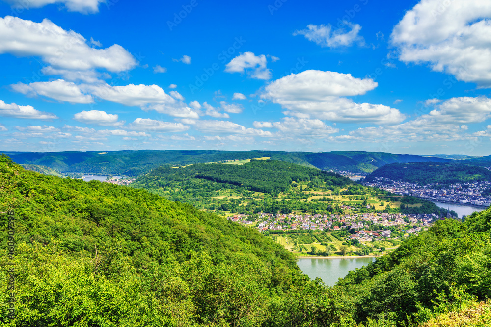 Blick auf die Rheinschleife am Mittelrhein