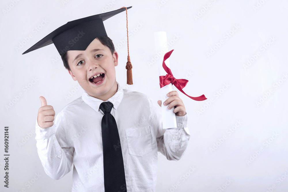 niño sonriente con diploma en la graduación Stock Photo | Adobe Stock