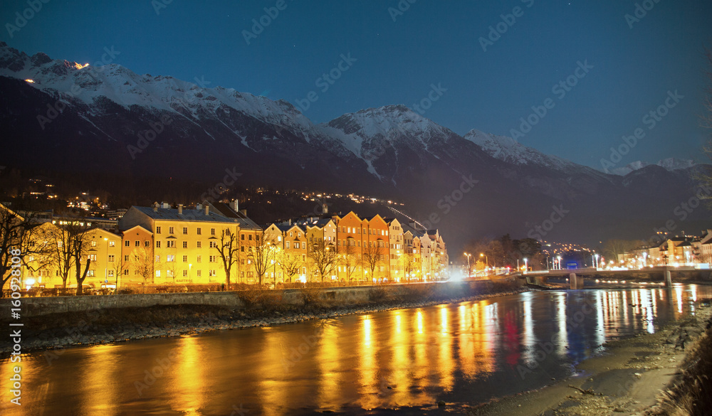 Innsbruck bei Nacht (Tirol, Österreich)