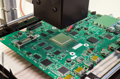 Quadro su tela repair electronic circuit Board on infrared rework station, BGA chip replacement