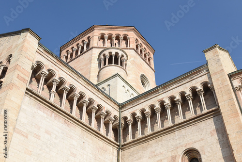 duomo chiesa palazzo campanile palazzo storico  © franzdell