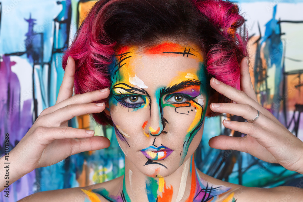 Ταπετσαρία close-up fashion surrealist faceart portrait of young girl with art painting posing