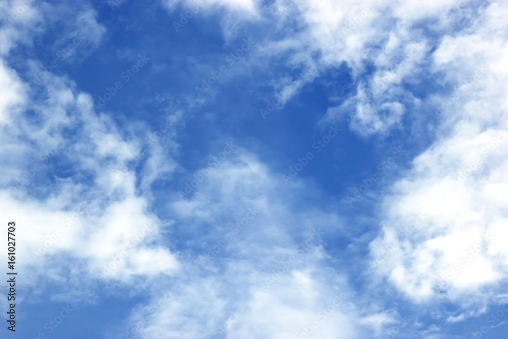 Obraz premium Fantastic soft white clouds against blue sky