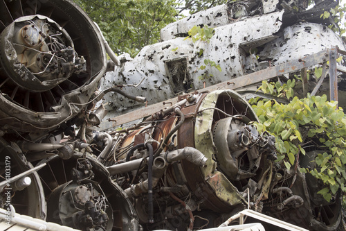 Εκτύπωση καμβά Wreckage of plane in junkyard