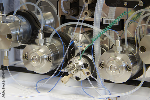 Chemical separation line in scientific instruments
