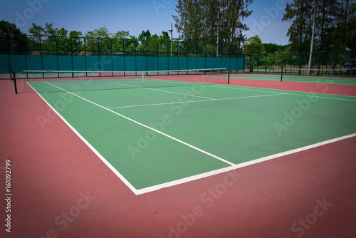 green tennis court © sutichak