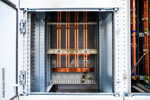 Low-voltage cabinet for power and distribution electricity