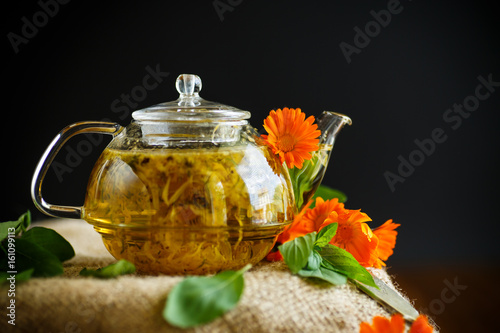 Therapeutic tea from flowers of calendula