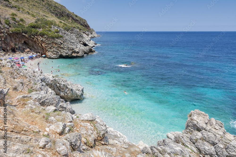 La spiaggia di Cala Capreria all'interno della Riserva Naturale dello Zingaro, Sicilia	