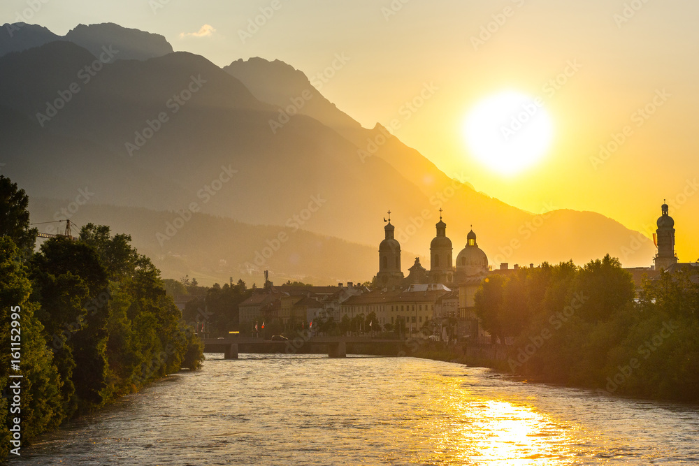 Obraz premium Innsbruck zu Sonnenaufgang