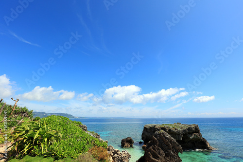 沖縄の美しい海とさわやかな空
