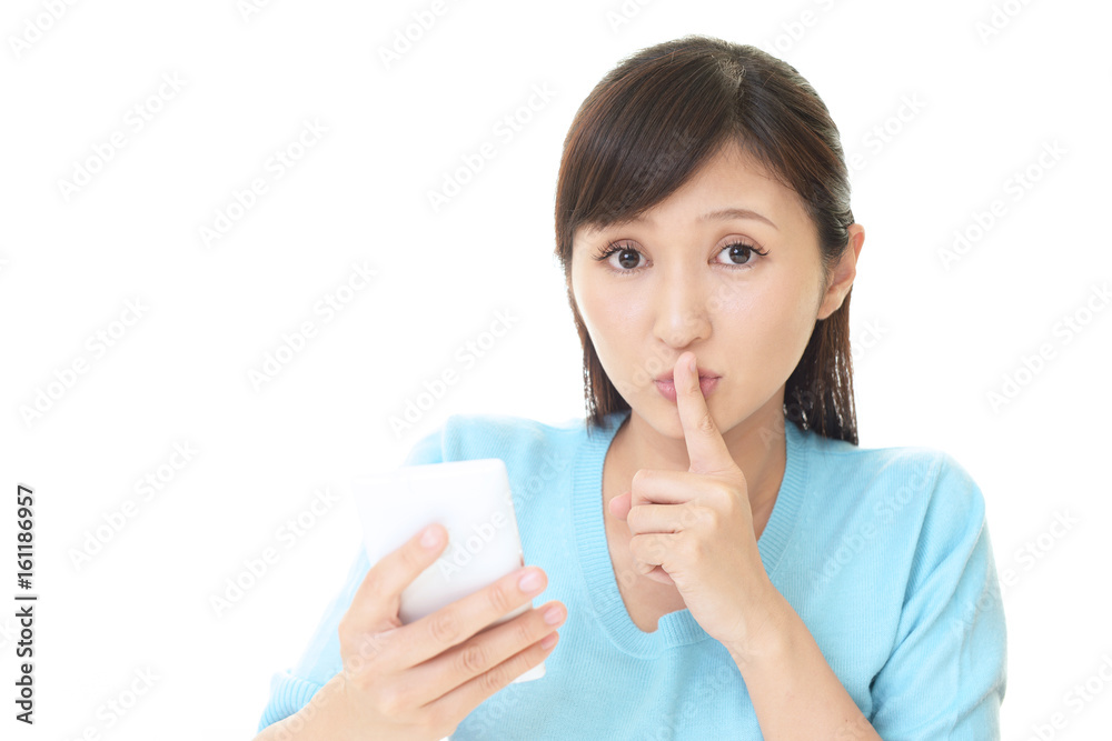 秘密のジェスチャーをする女性 秘密のジェスチャーをする女性