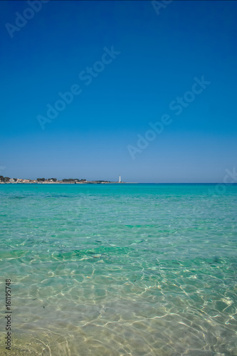 Vacation on the sea, Crystal clear sea water texture with glare from the sun © barmalini