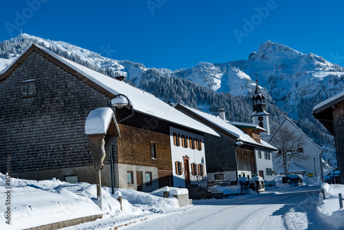 Nesselwängle Tannheimer Tal Kirche  im Winter