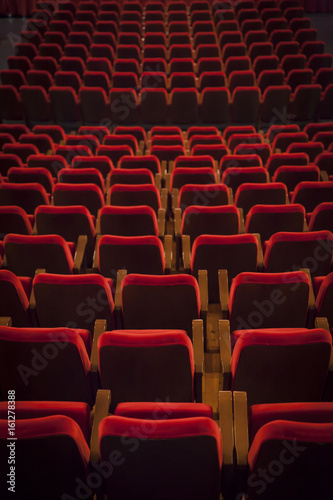Empty red armchairs of a theater © Restuccia Giancarlo
