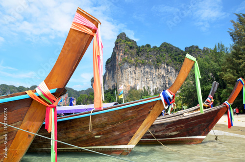 Barca de madera tradicional tailandesa