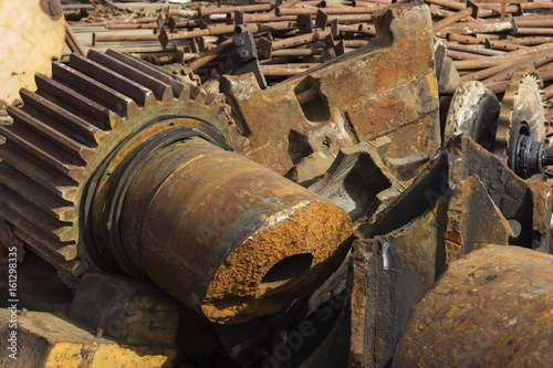 Huge broken axle, probably from some big machines © Ivan
