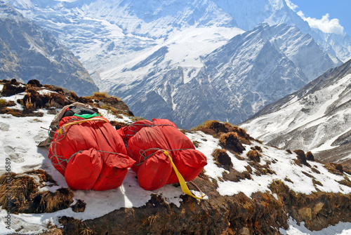 Billede på lærred Two huge red backpacks for mountain expedition on snow