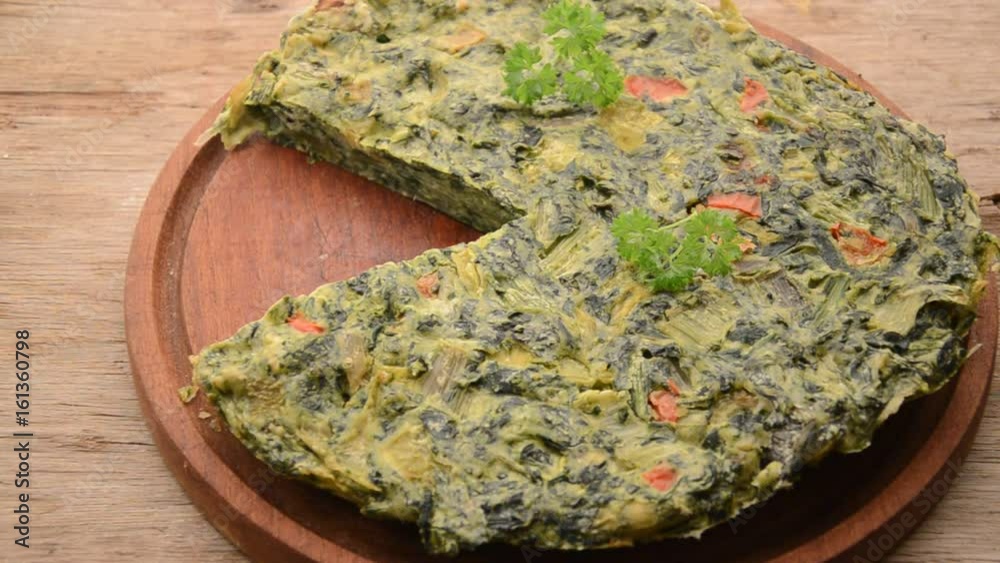 جڑی بوٹیوں کے ساتھ آملیٹ Frittata alle erbe Omelett mit Kräutern Herbs Omelette aux herbes Tortilla con hierbas Omeleta s bylinkami Omelet met kruiden