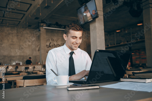 Wallpaper Mural businessman in cafe Torontodigital.ca