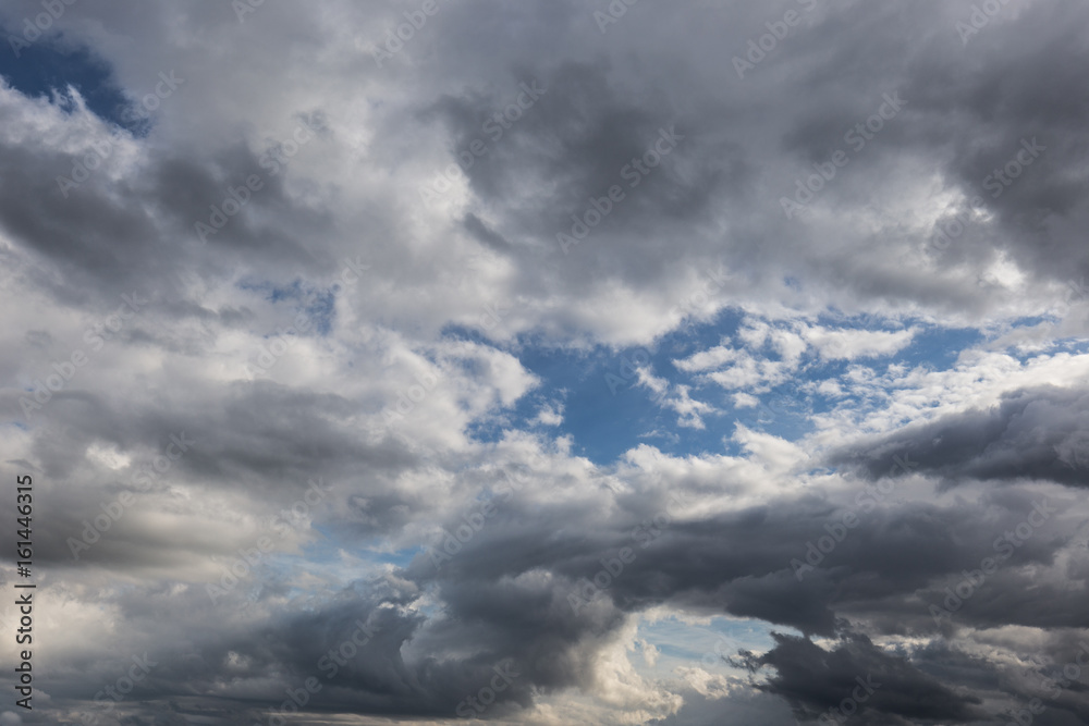 Obraz premium A close photo of some moody and big clouds