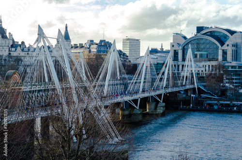Fototapeta Hungerford and Golden Jubilee Bridges on the River Thames in London