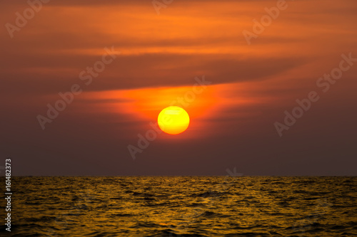 Fototapeta Naklejka Na Ścianę i Meble -  sunset on the andaman sea, Thailand