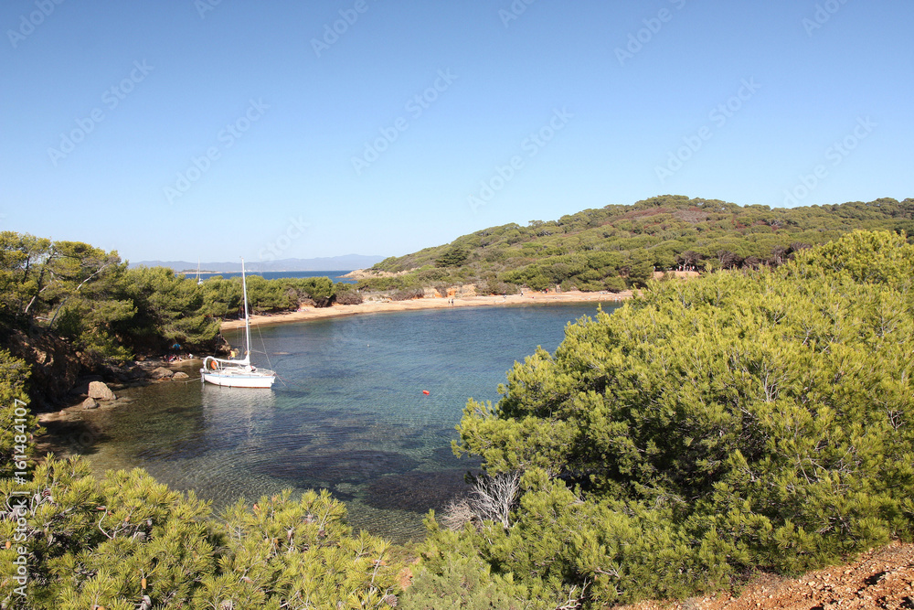 Fototapeta premium Porquerolle s, les plages noires et blanche de la presqu'ile du langoustier