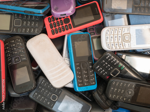 Obsolete mobile phone, Electronic Waste.
