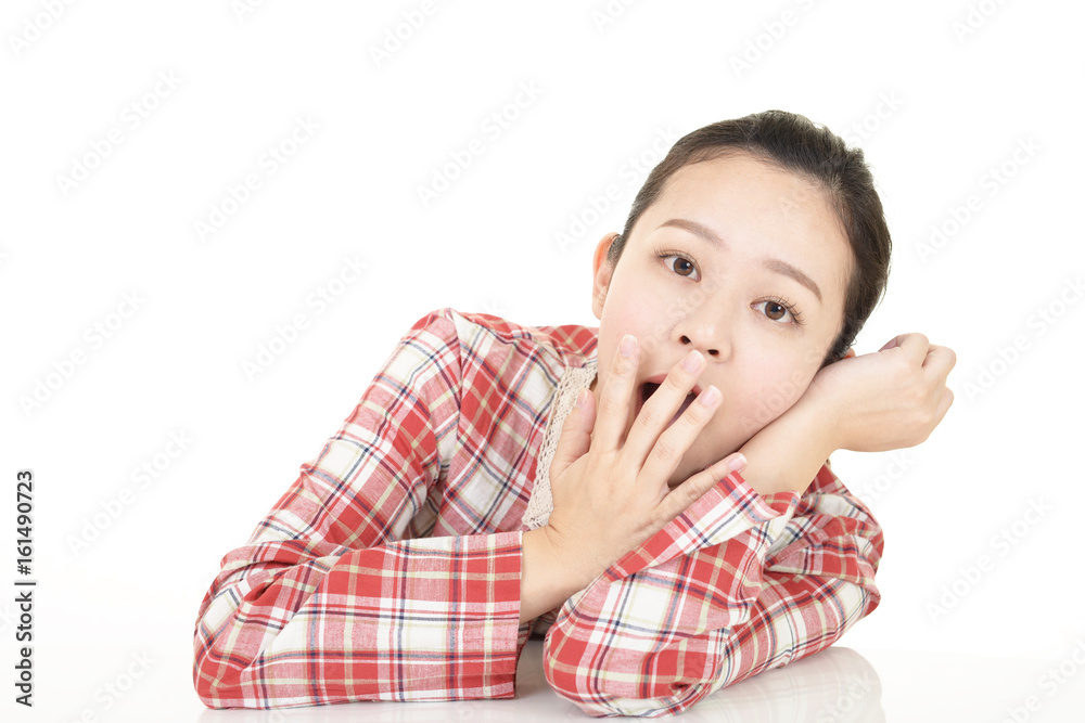 あくびをする女性 あくびをする女性