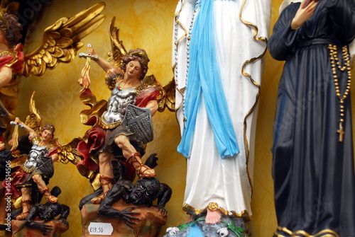 Wallpaper Mural Votive statues Torontodigital.ca