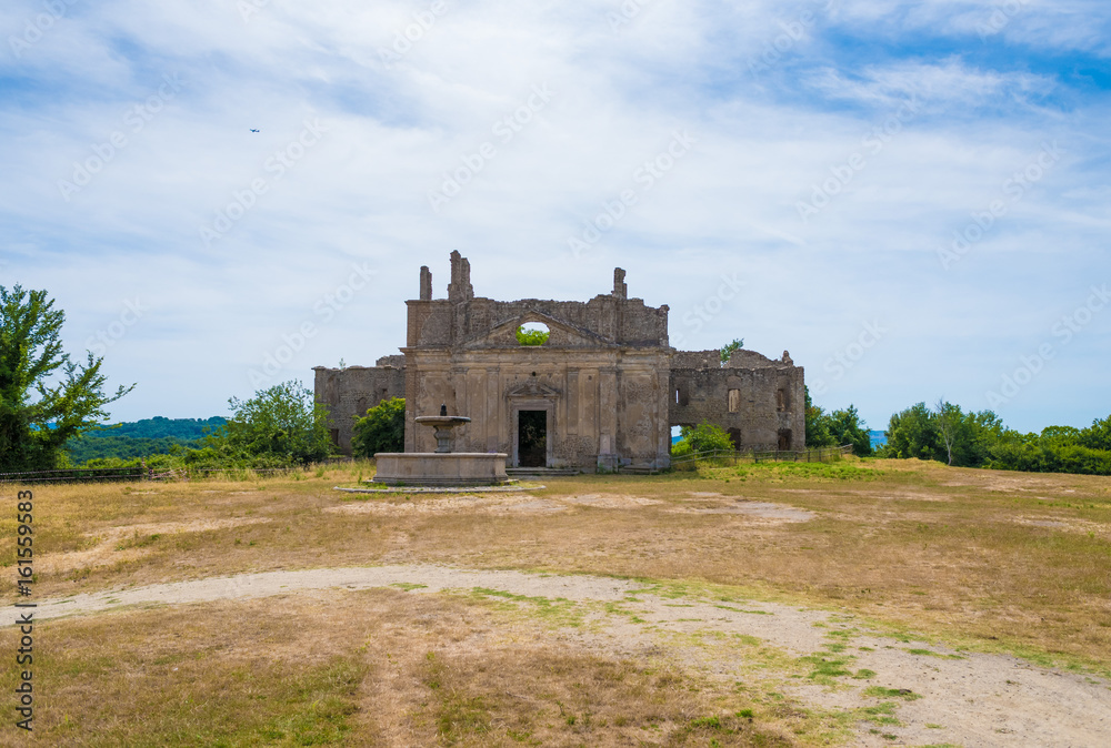 Monterano (also known as Ancient Monterano) is a ghost town in Italy , located in the province of Rome, perched on the summit plateau of the hill tuff.