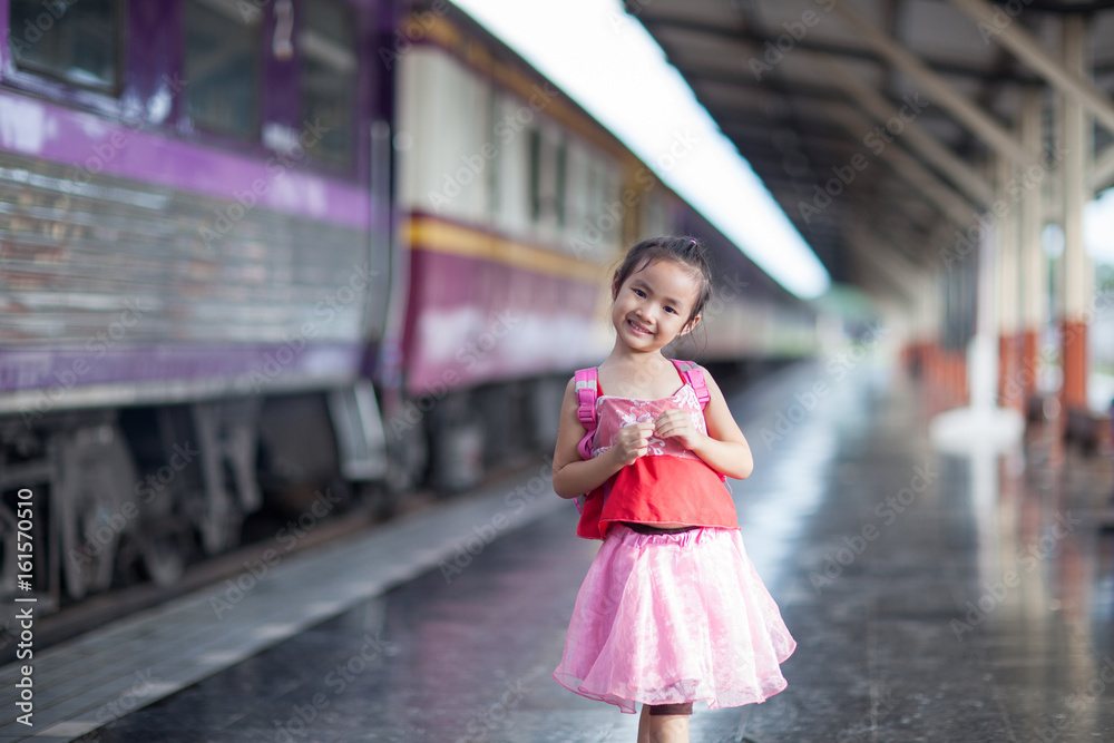 Obraz premium Child Journey by train on platform of railway station in thailand