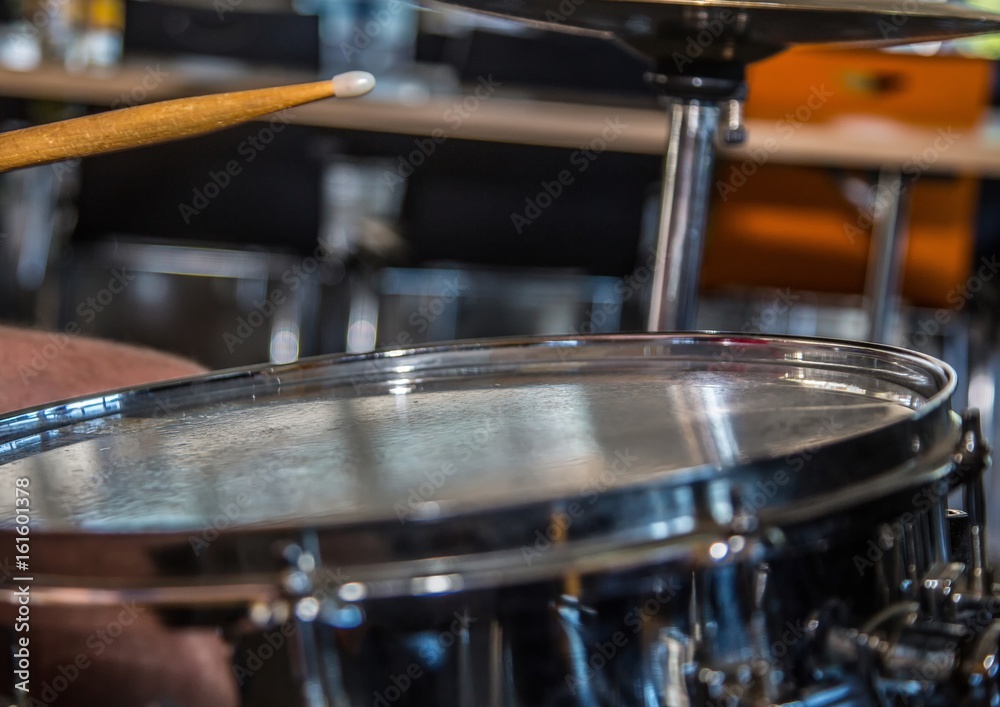 Obraz premium Close up of snare drum and a drum stick