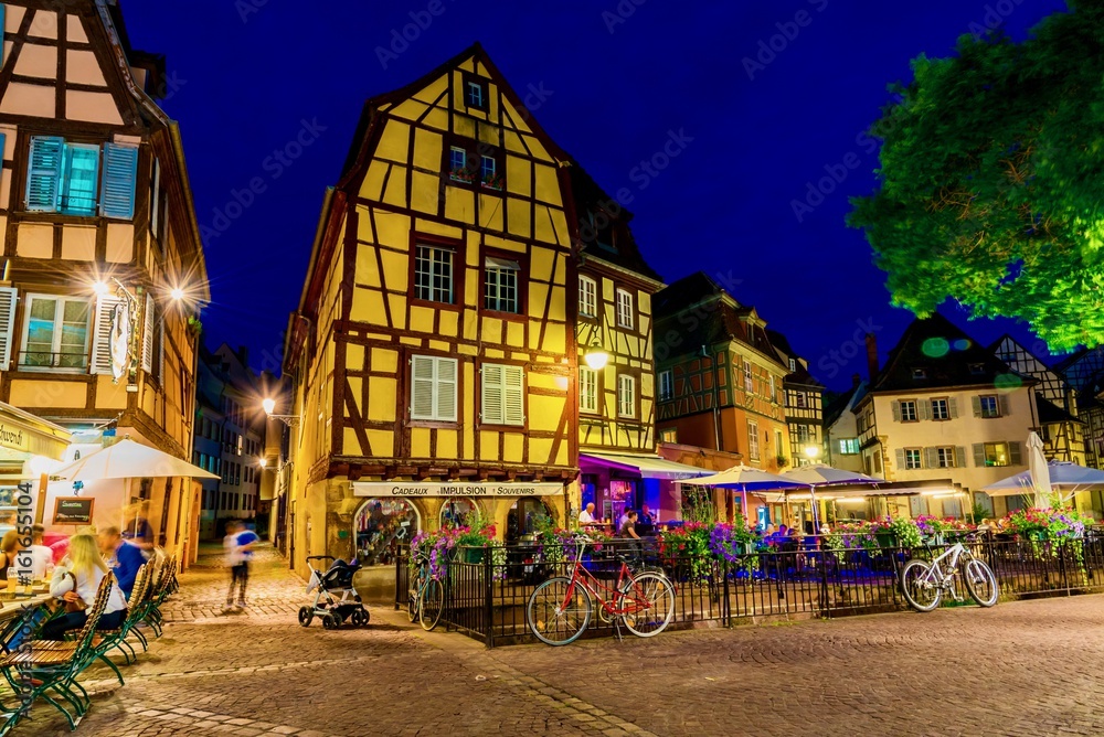 Fototapeta premium Panorama kolorowego miasta Francji w regionie Alzacji Colmar