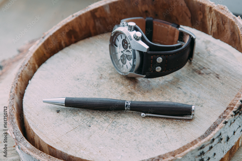 Fototapeta premium Exclusive pen on wood background